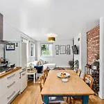 Lovely 2 Bed Streatham Apt With Outside Dining