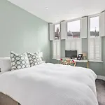 Lovely 2 Bed Streatham Apt With Outside Dining