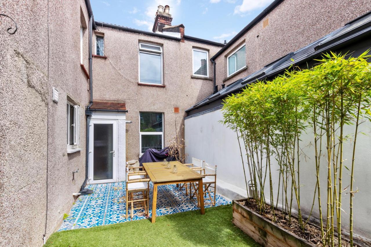 Lovely 2 Bed Streatham With Outside Dining Londra
