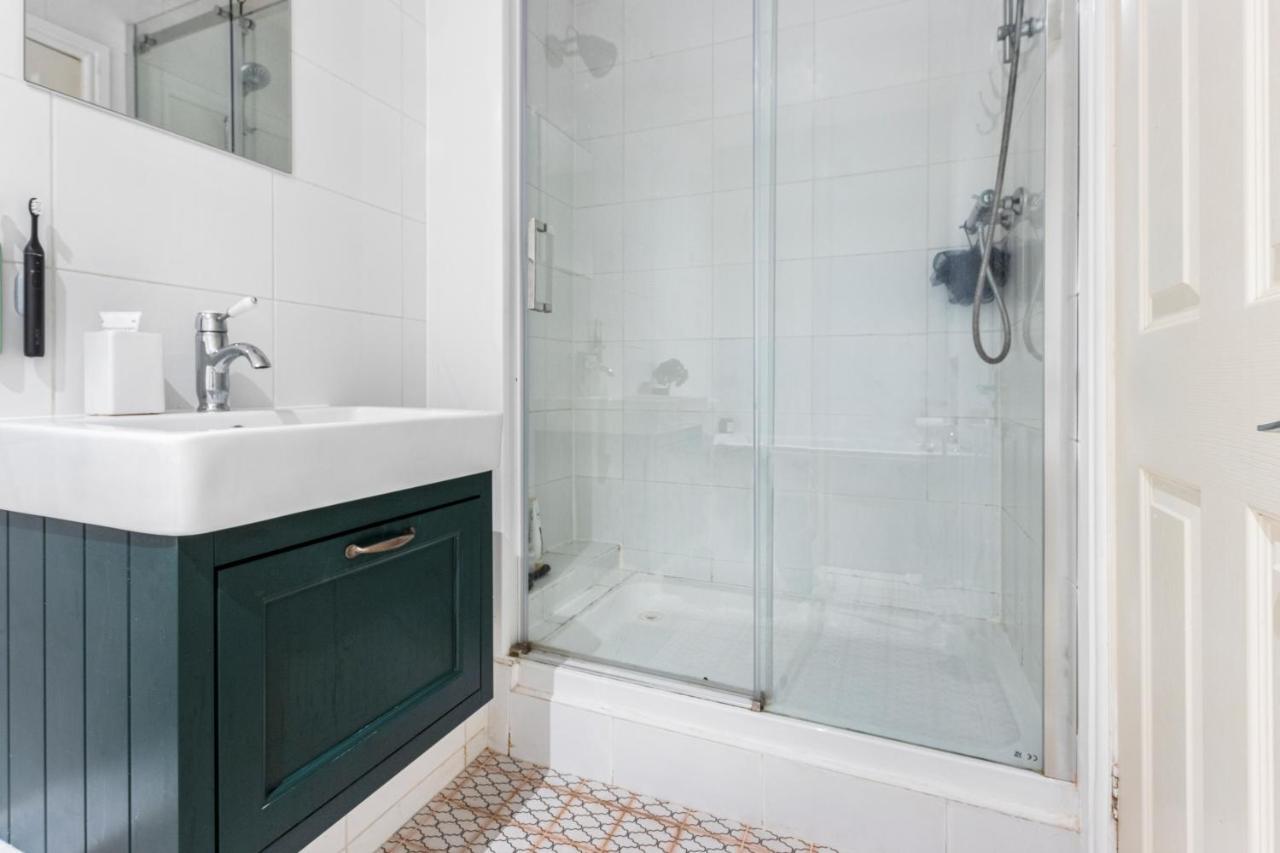 Appartamento Lovely 2 Bed Streatham With Outside Dining Londra